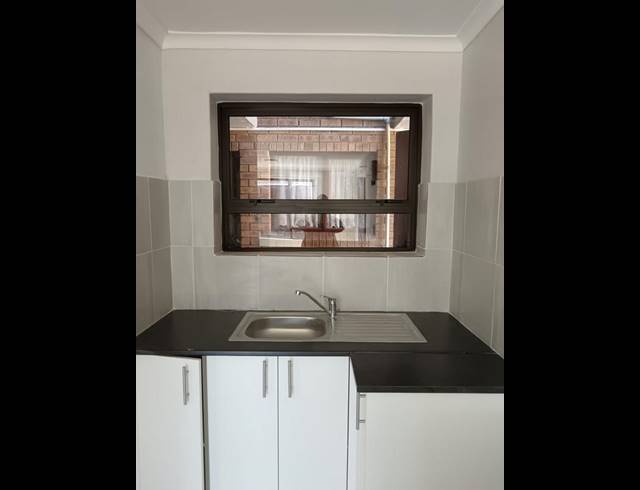 2 BEDROOM PROPERTY TO RENT IN WINDSOR PARK